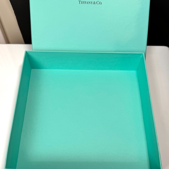 Tiffany & Co. Signature Blue Box - Picture 3 of 7
